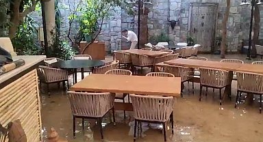 Bodrum'da restoran sular altında kaldı