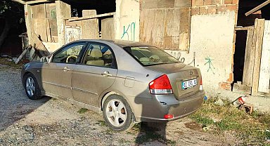 Boş yolda kaldırımdan gitti, yayalara korna çalıp yol istedi, o anlar kamerada