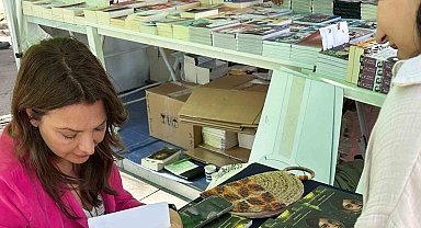 Bu kitap Türk mitolojisinden esinlendi, yapay zeka kullanıldı
