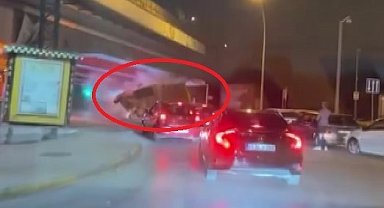 Buldozer yüklü kamyonun devrilme anı kamerada