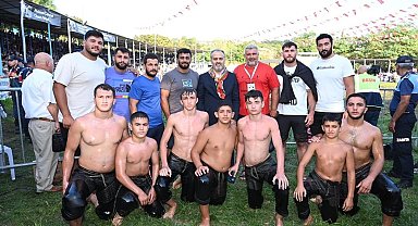 Bursa Büyükşehir Belediyesporlu güreşçiler Balıkesir'den 7 madalya 2 kupayla döndü