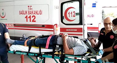 Bursa'da 2 otomobil kafa kafaya çarpıştı: 1'i bebek 6 kişi yaralandı