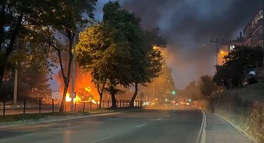 Bursa'da AVM yanında korkutan yangın