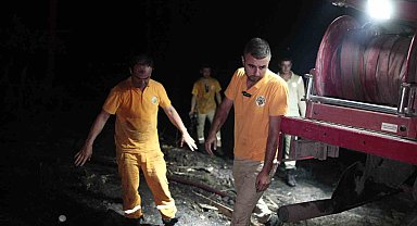 Bursa'da çıkan orman yangınına gece saatlerinde müdahale sürüyor