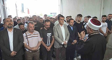 Bursa'da gece kulübünde çıkan kavgada ölen genç toprağa verildi