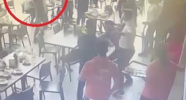 Bursa'da yemeğin geç geldiğini iddia eden şahıslar garsona saldırdı