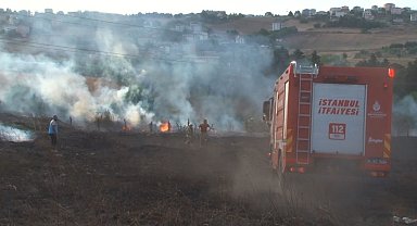 Büyükçekmece'de otluk arazide çıkan yangın geniş alana yayıldı