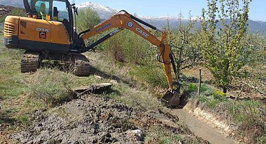 Büyükşehir sulama kanalı temizlik çalışmalarına devam ediyor