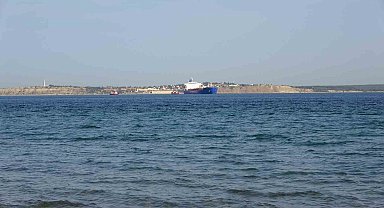 Çanakkale Boğazı'nda makine arızası giderilen tanker Bozcaada demir sahasına götürüldü