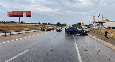 Çanakkale'de refüje çarpan aracın sürücüsü yaralandı