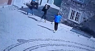 Çatalca'da bir eve giren hırsızlar LCD ekran televizyonu kucaklayıp kaçtı