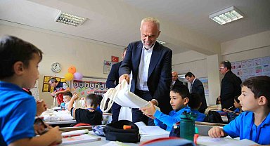 Çekmeköy Belediyesi'nden 50 bin öğrenciye kırtasiye seti