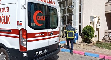 Çekyata eli sıkışan kadını itfaiye kurtardı