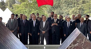 CHP Genel Başkanı Kılıçdaroğlu, Özal ve Menderes'in anıt mezarlarını ziyaret etti
