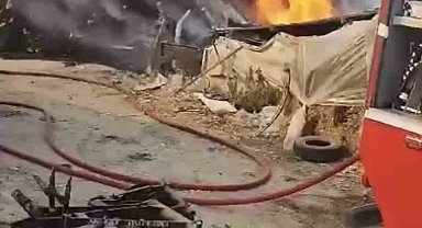 Çiftlikte bulunan yem dolu depo alev alev yandı