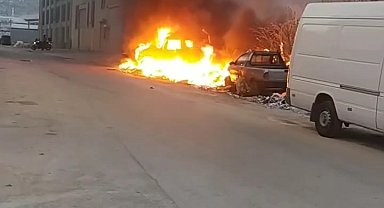 Çocukların ateşle oyunu 3 aracı böyle küle çevirdi
