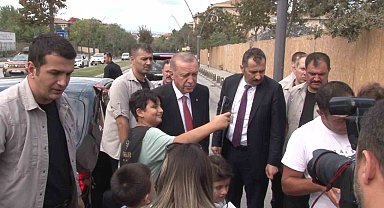 Cumhurbaşkanı Erdoğan çocuklara oyuncak ve harçlık verdi
