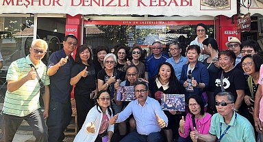 Denizli kebabını elle yiyen turistlerden gülümseten yorumlar