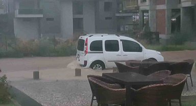 Denizli'de yollar göle döndü, ev ve iş yerlerini su bastı