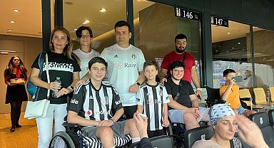 Depremzede çocuklar Beşiktaş-Sivasspor maçını izlemeye gitti