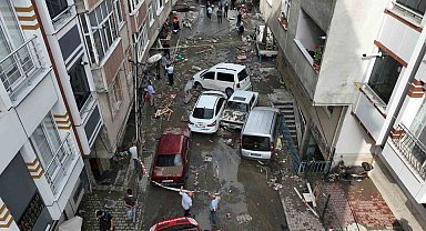 Derenin taşmasıyla su basan sokak havadan görüntülendi