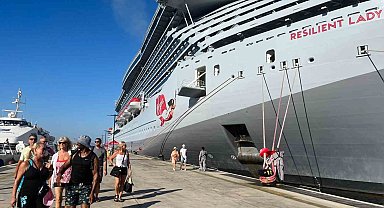 Dev yolcu gemisi 2 bin 300 yolcuyla Bodrum'a geldi