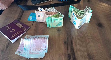 Dinlenme tesisinde unutulan içinde döviz bulunan çantayı polise teslim etti