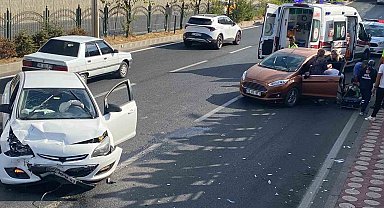Diyarbakır'da iki otomobil çarpıştı: 1 yaralı