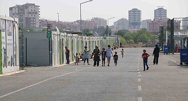 Diyarbakır'da konteyner kentte kalan 540 öğrenci servislerle okullarına götürülüyor