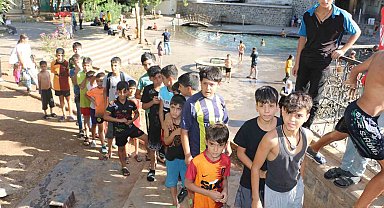 Diyarbakır'da süs havuzuna giren çocuklar olimpik havuza götürüldü