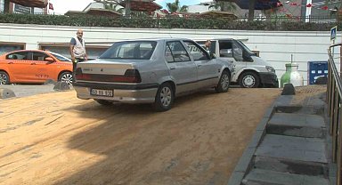 Dönerci sahibi içeri sızan yağları caddeye boşaltınca ilginç görüntüler ortaya çıktı