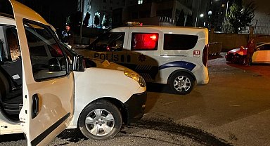 Lastik hırsızları polisten kaçarken kaza yaptı
