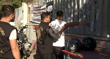 Esenyurt'ta okul önleri ve çevresinde sıkı polis denetimi