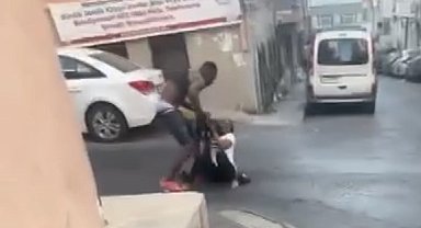 Fatih'te yabancı uyrukluların kavga anları kamerada