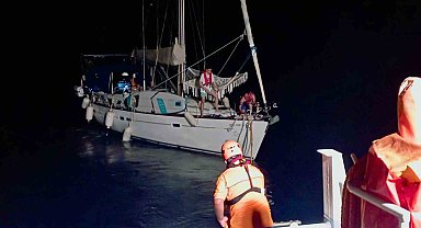 Fethiye açıklarında sürüklenen 14 metrelik tekneyi KIYEM ekipleri kurtardı