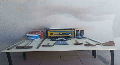 Foça'da define için kaçak kazı yapan 2 kişi yakalandı
