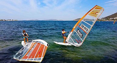 Foça'da Kurtuluş Kupası Yelken Yarışları başladı