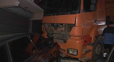 Freni boşalan hafriyat kamyonu 6 otomobile çarparak durabildi