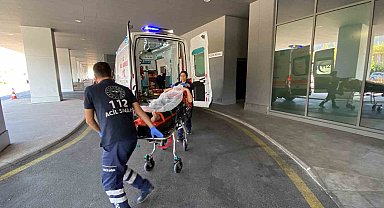 Freni boşalan işçi servisi kaldırımda yürüyen anne ve kızına çarptı: 2 ölü, 6 yaralı
