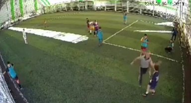 Futbol antrenöründen antrenmanda 12 yaşındaki çocuğa dayak