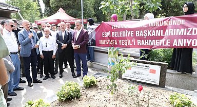 Gaziosmanpaşa'nın eski Belediye Başkanı Mustafa Yeşil mezarı başında dualarla anıldı