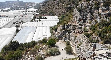 Geçmişi binlerce yıla dayanan Myra Antik Kentinde kazılar tapulu arazilere takıldı