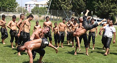 Geleceğin başpehlivanları Döşemealtı'nda yetişiyor