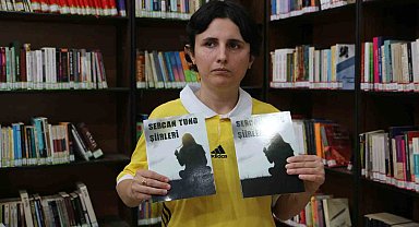 Görme engelli genç kadın duygularını dizelere döküyor