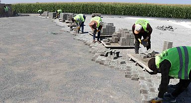 Haliliye'de kilitli beton parke yerleştirme çalışmaları tam not alıyor