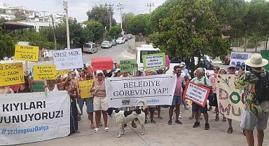 Halk Datça belediyesini bastı
