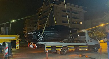 Hatalı park yapılan otomobilden ruhsatsız silah çıktı