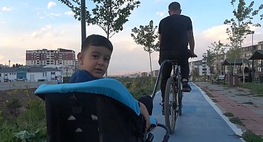 Hayallerindeki arabayı atık malzemelerden tasarladı