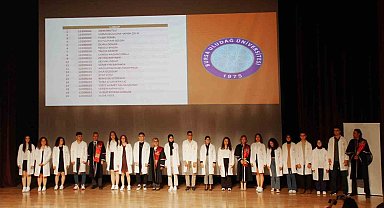 Hekim adayları beyaz önlüklerini giydi