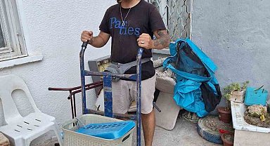 Hurdacı genç bulduğu para dolu çantayı sahibine teslim etti